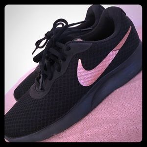 Nike Tanjuns